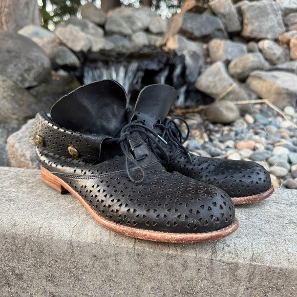 Patricia Nash Sabrina Ankle Boots Black Leather Perforated Lace Up Size 7.5 - Picture 1 of 10